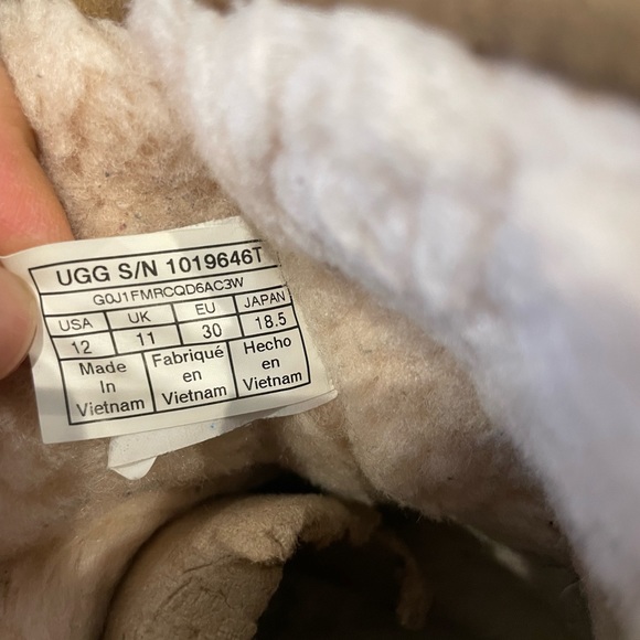 Classic II Weather Short Uggs - Toddler Size 12 - Picture 5 of 12